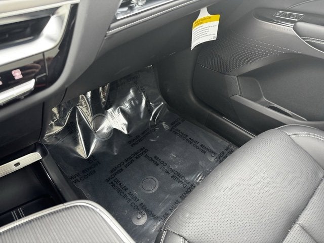 2025 Cadillac LYRIQ Luxury 1