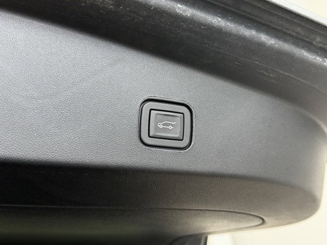 2025 Cadillac LYRIQ Luxury 1